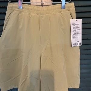 Lululemon NWT men khaki shorts size small